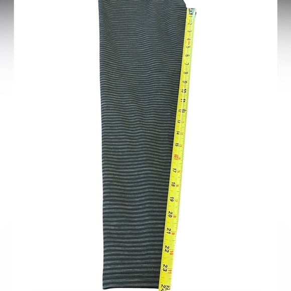 BEYOND YOGA GRAY BLACK STRIPED LEGGINGS, SIZE S - Picture 9 of 9